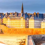 Nice 34M Near The Port Of Saint-Malo